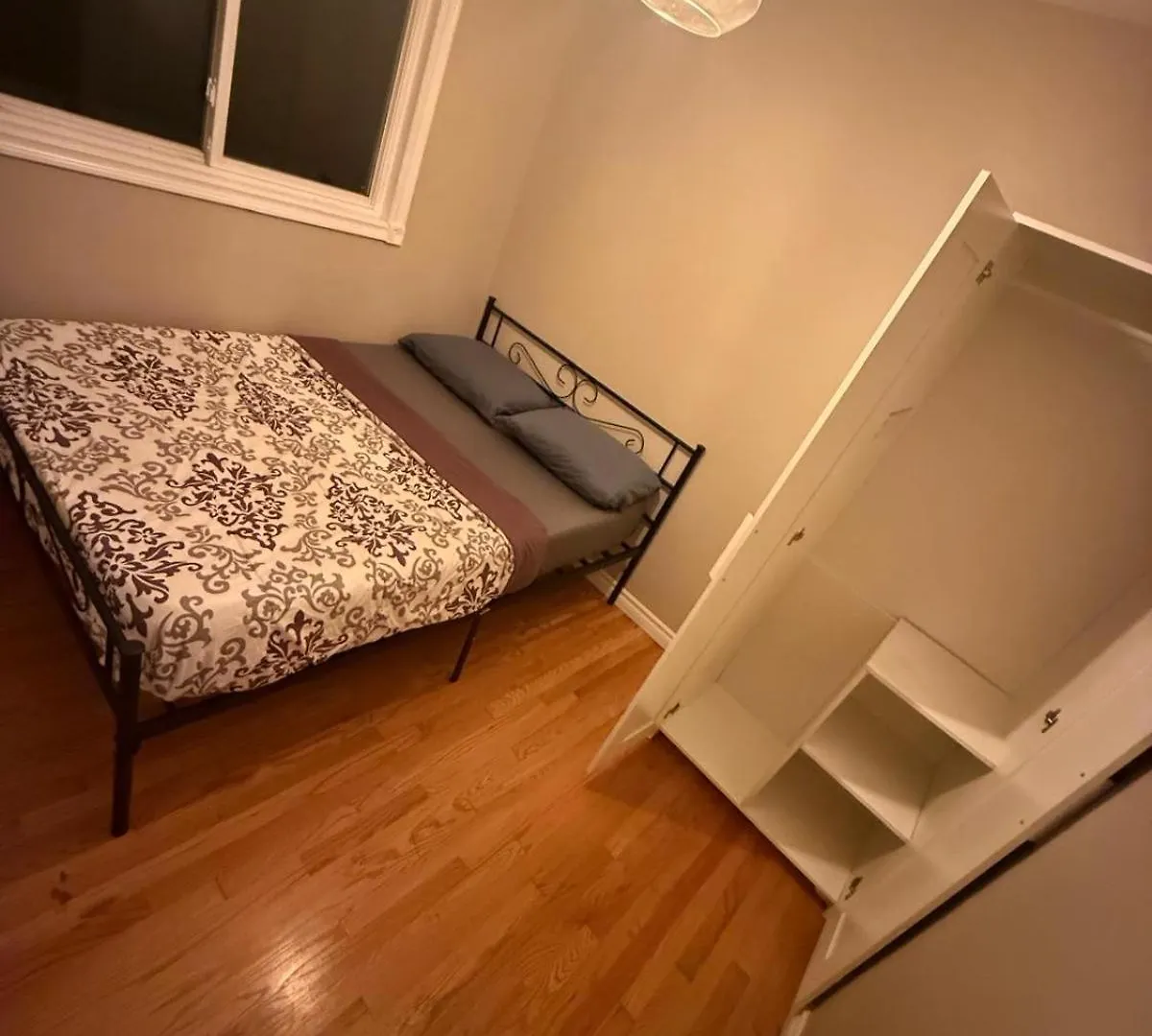 Stay At Flat Cad 39- Next To Airport, Transit, Park Kitchener