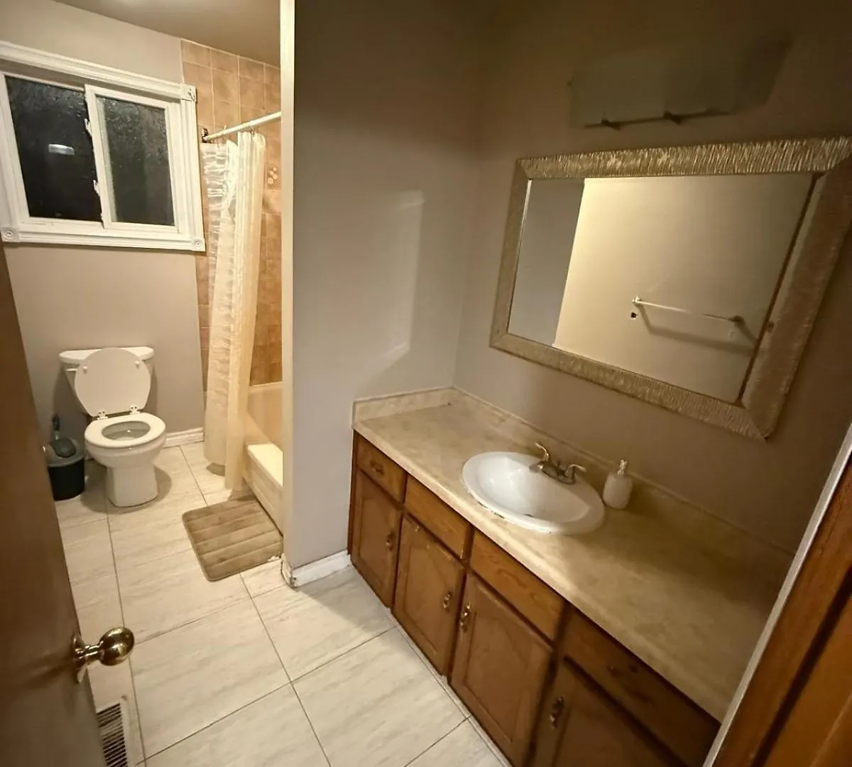 Stay At Flat Cad 39- Next To Airport, Transit, Park Kitchener Canada