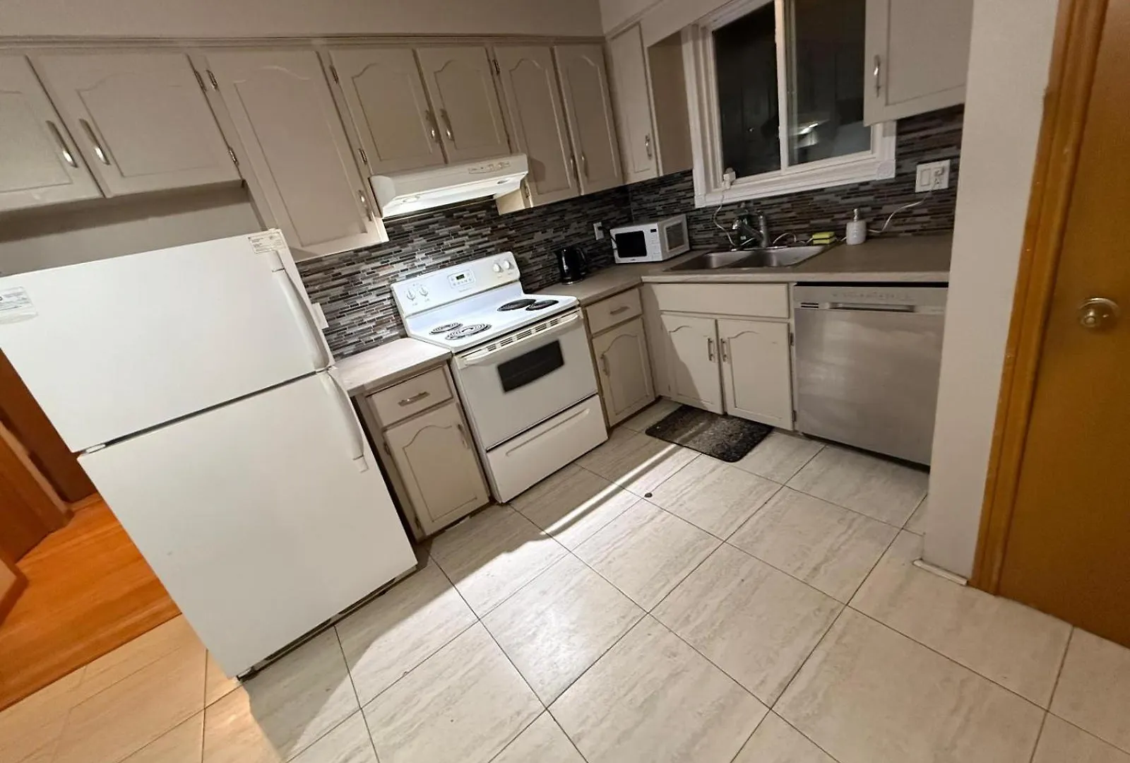 Stay At Flat Cad 39- Next To Airport, Transit, Park Kitchener