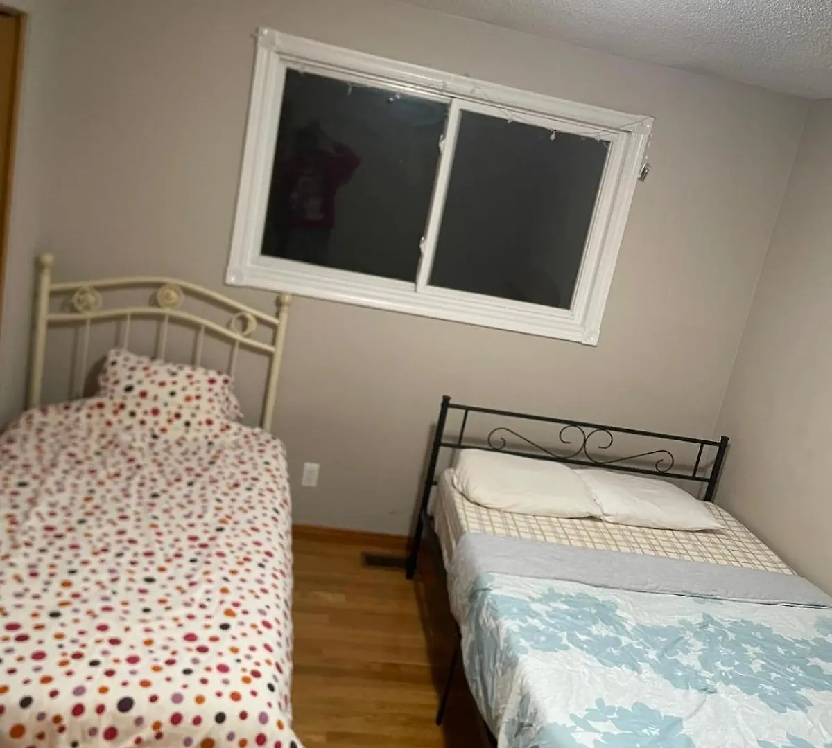 Stay At Flat Cad 39- Next To Airport, Transit, Park Kitchener Homestay